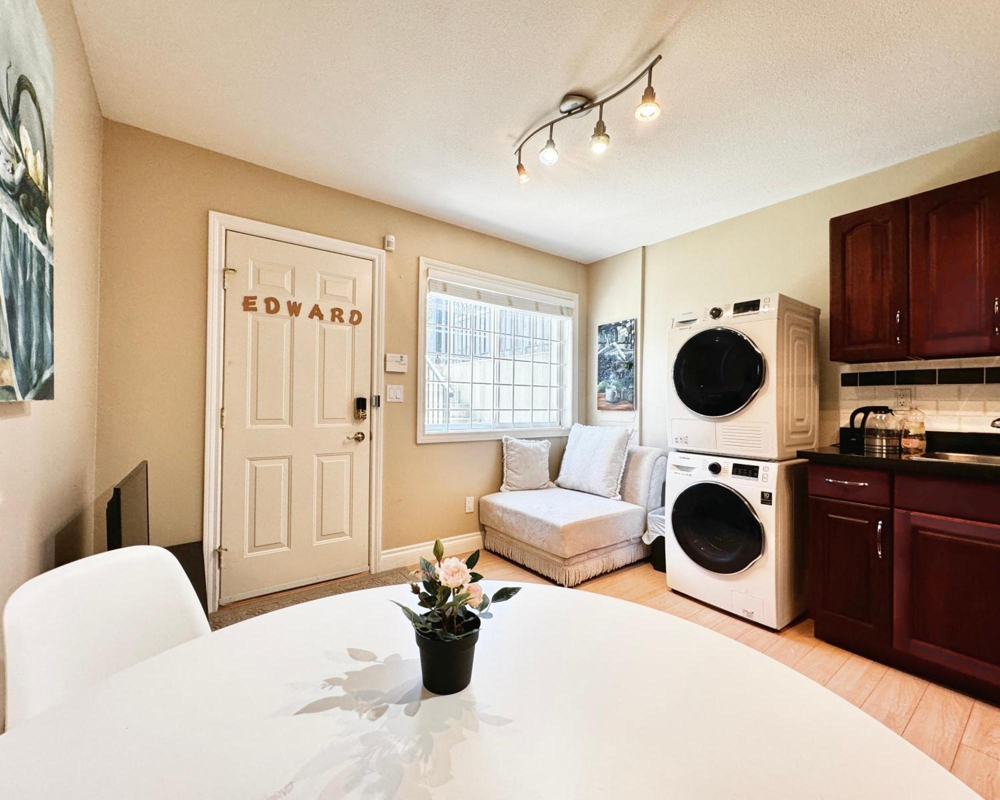 Cozy 1Bedroom Suite Near Downtown Ванкувер Екстер'єр фото